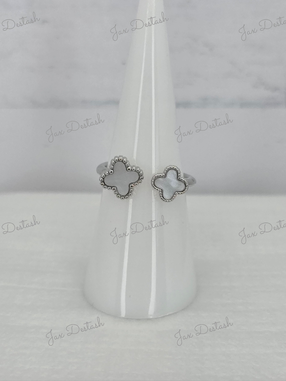 Silver Tone White Mother-of-Pearl Clover Ring RG024